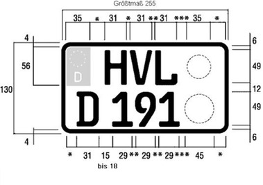 Es wird beispielhaft ein verkleinertes zweizeiliges Kennzeichen nebst Bemaßung dargestellt. Das Kennzeichen weist ein Größtmaß von 255 mm auf und ist 130 mm hoch. Die Ecken des Kennzeichens sind abgerundet. Der Rand des Kennzeichens ist schwarz. In der ersten Zeile an der linken oberen Seite des Kennzeichens befindet sich ein Euro-Feld, wie bereits zuvor beschrieben. Rechts daneben in einem Abstand von mindestens 8 mm sind die Buchstaben HVL in schwarzer Mittelschrift, wie bereits zuvor beschrieben, abgebildet. Das Mindestmaß für den Abstand zwischen dem Eurofeld und den Buchstaben beträgt 8 mm. Neben den Buchstaben HVL ist in einem Abstand von 5 bis 20 mm das kleinere Feld für die Plakette mit einem Durchmesser von 35 mm abgebildet. Das größere Feld für die Plakette mit einem Durchmesser von 45 mm befindet sich unterhalb des kleineren am Ende der zweiten Zeile. In der zweiten Zeile mit einem Mindestabstand von 8 mm schließt sich der Buchstabe D in schwarzer Mittelschrift, wie bereits zuvor beschrieben, an. In einem Abstand von 15 bis 18 mm schließt sich Zahlenfolge 191 in schwarzer Mittelschrift an. Der Abstand zwischen den einzelnen Ziffern dieser Zahlenfolge beträgt zwischen 8 bis 10 mm. Daneben befindet sich in einem Abstand von 5 bis 20 mm das Plakettenfeld mit dem Durchmesser von 45 mm.
