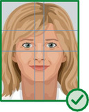 Illustration einer Person mit langen blonden Haaren, die freundlich lächelt. Darüber befindet sich ein Netz aus Linien, das die Ausrichtung gemäß der Biometrie vorgibt.