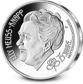 Der Entwurf zeigt ein Porträt von Elly Heuss-Knapp im Dreiviertelprofil. Es stellt Elly Heuss-Knapp in ihrer Offenheit, Empathie und Kraft dar. Im rechten unteren Segment ist das Logomotiv des Müttergenesungswerks und die Jubiläumszahl 75 zu sehen. Die Typografie orientiert sich an Schrifttypen aus der Gründungszeit des Müttergenesungswerks.